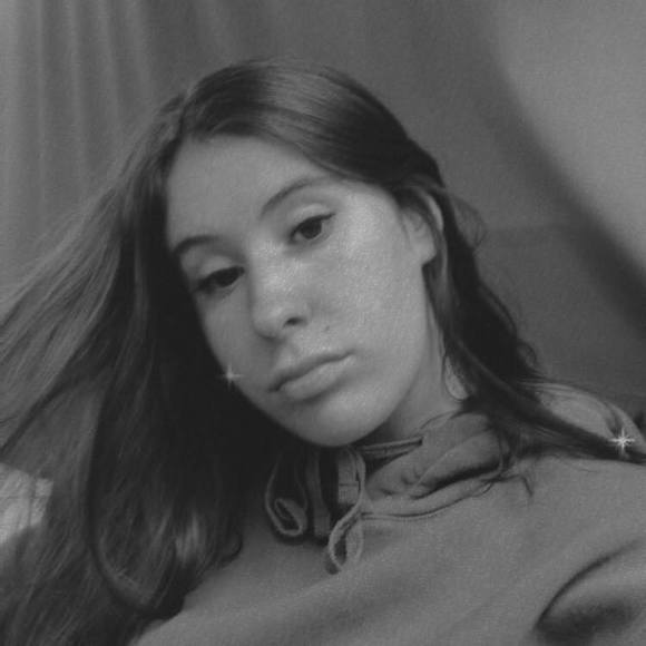 Meet your Posher, Sara - Picture 1 of 1